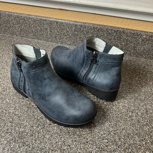 J Sport Memory Foam Ankle Bootie Womens Sz 8 M Blue Synthetic Comfort Casual New